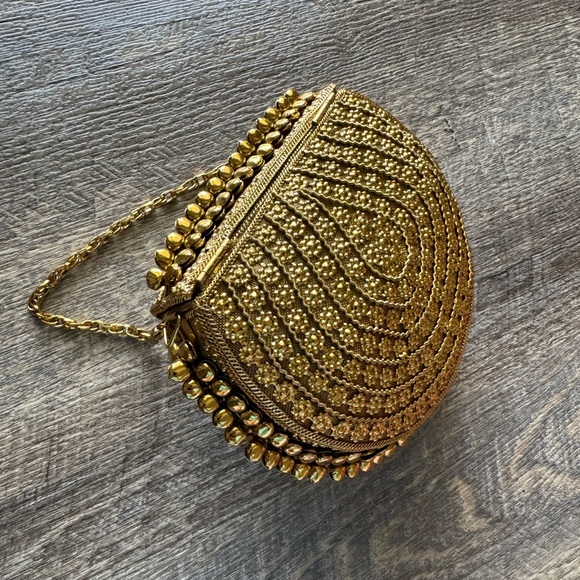 Gold clutch - Picture 2 of 2